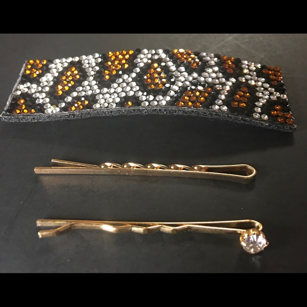 Bling animal print hair clip and pins.